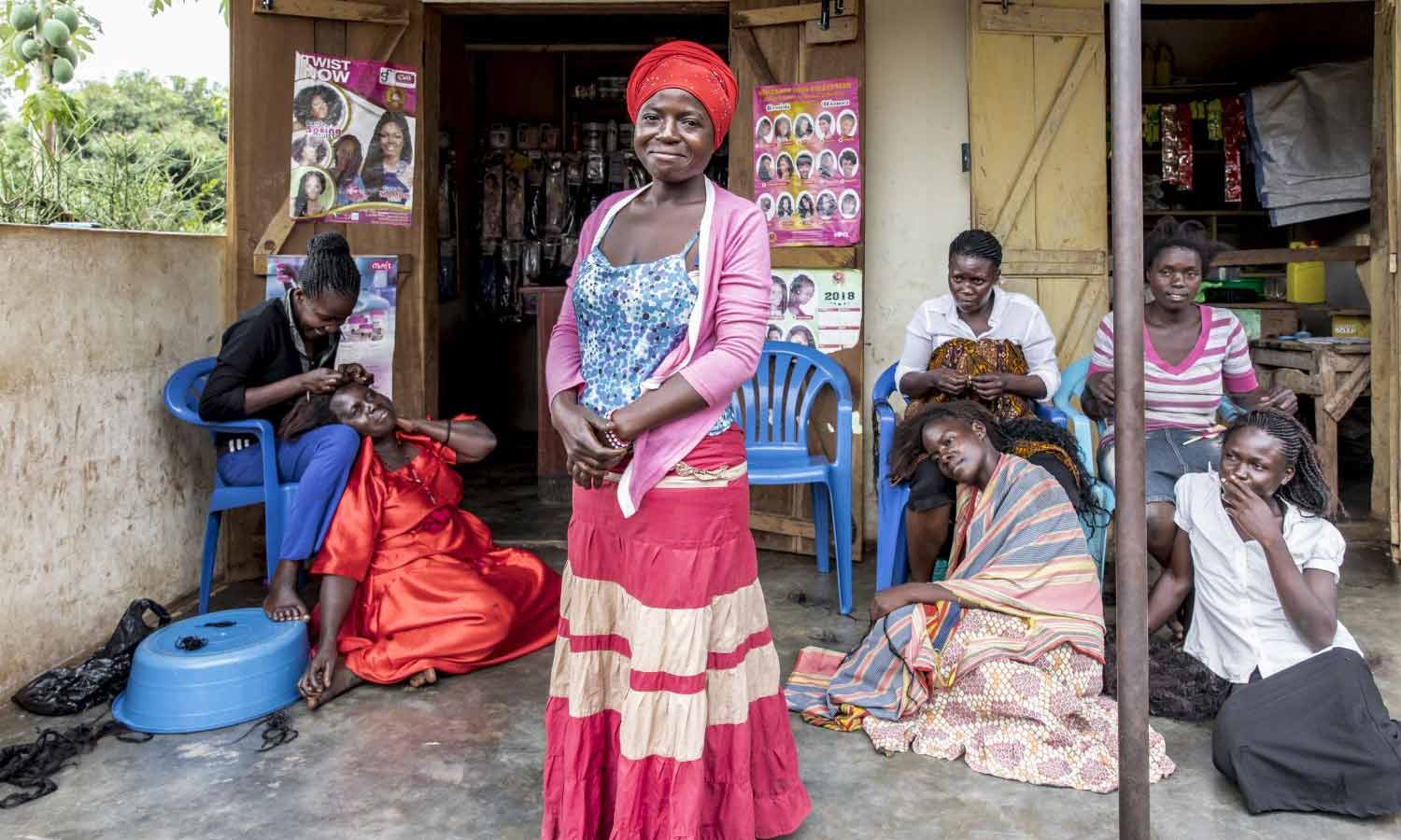 Nabiryo har startet sin egen frisørsalong i Uganda.