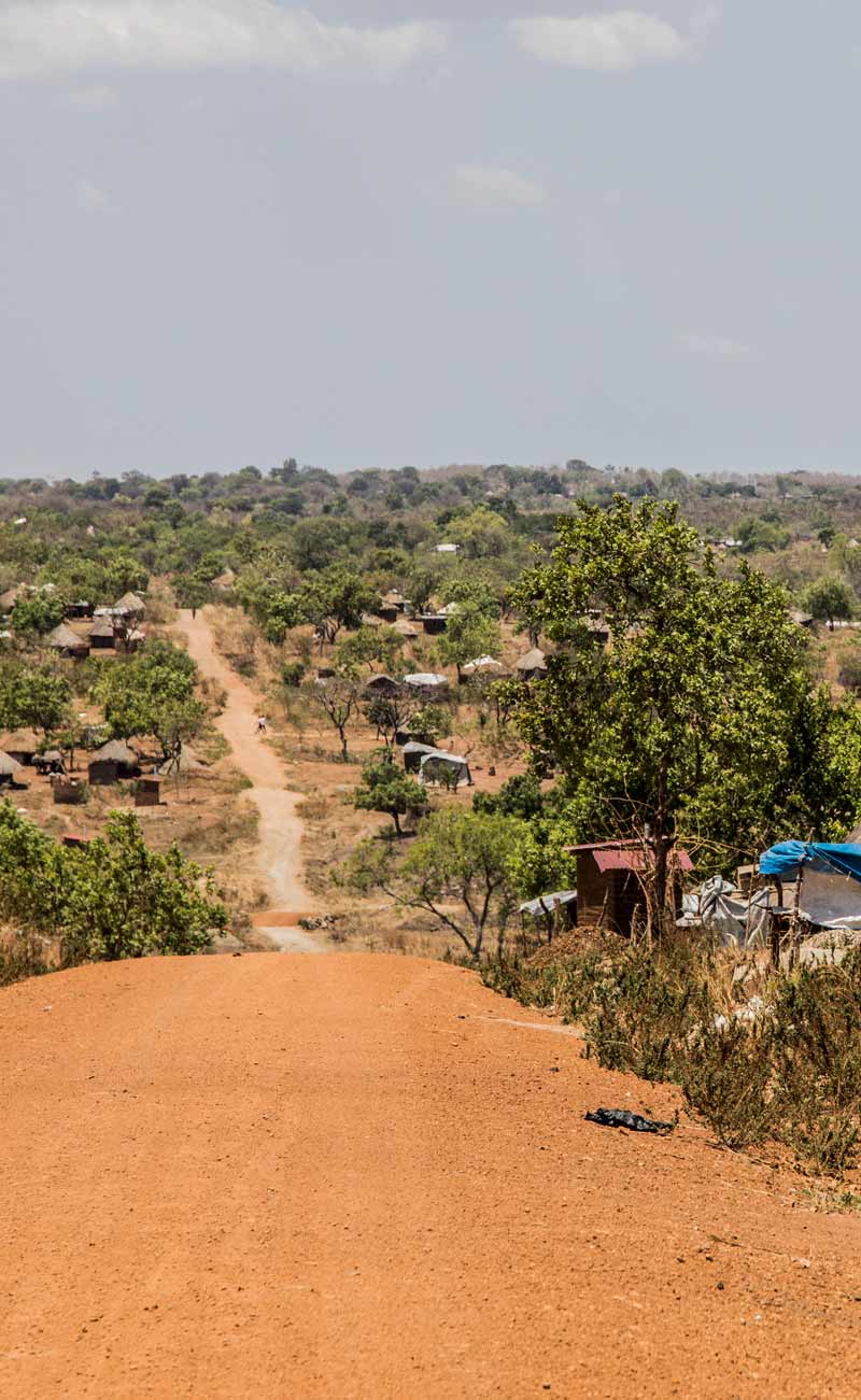 Jenter i krise: Flyktningeleir i Uganda.