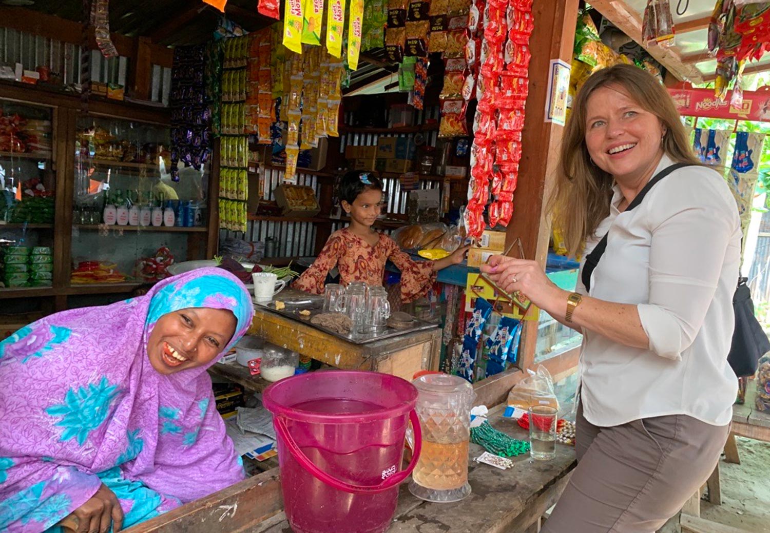 Kari Helene Partapuoli på besøk i Bangladesh.