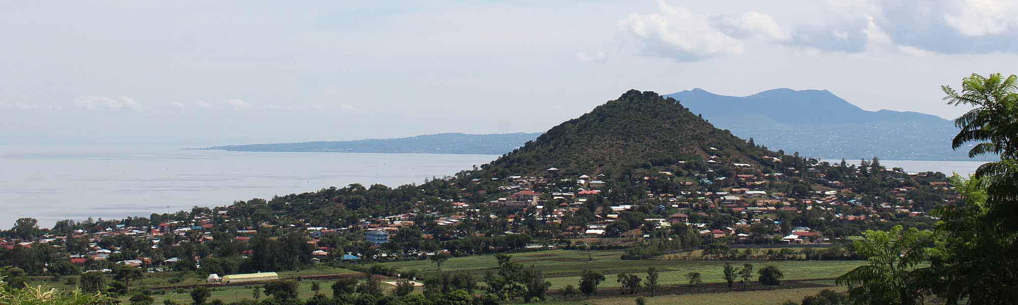 landskap-hav-hus-fjelltopp-kenya-2000x600-2019