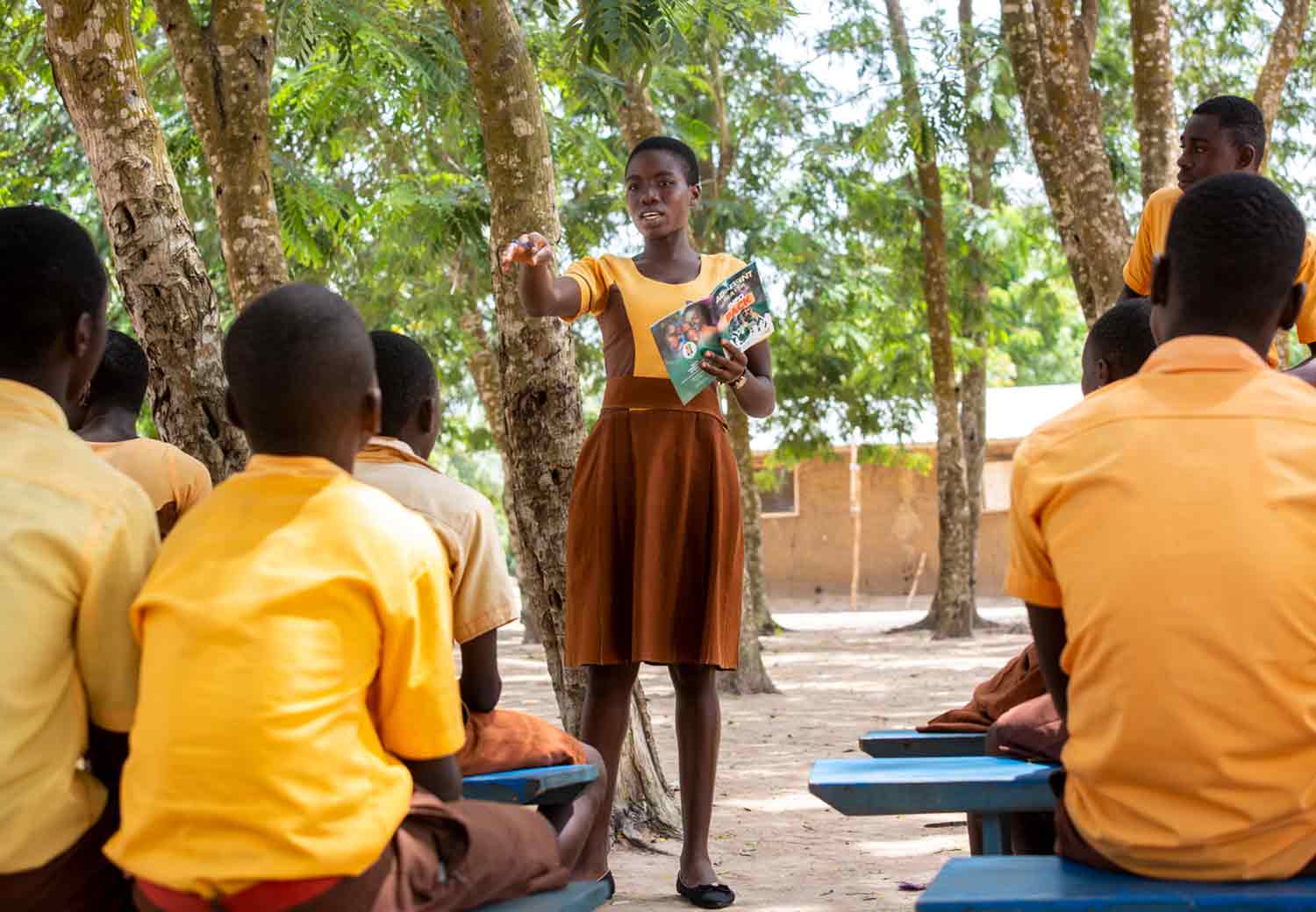 Vivian underviser ungdommer i Ghana.