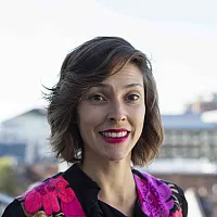 potrett av Elyse Leonard