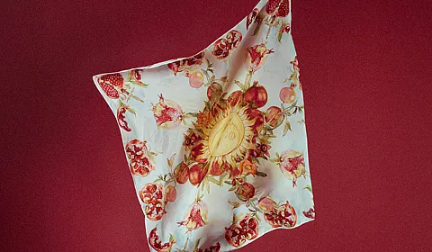 Skjerfet "Thea" som selges i nettbutikken vår.