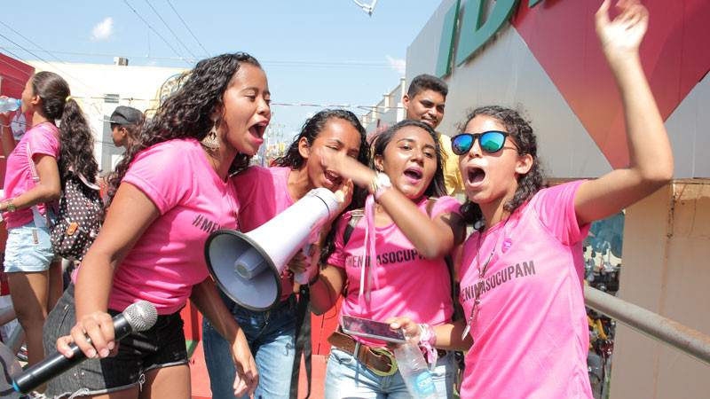 Unge jenter som jobber mot voldtekstkulturen i Brasil