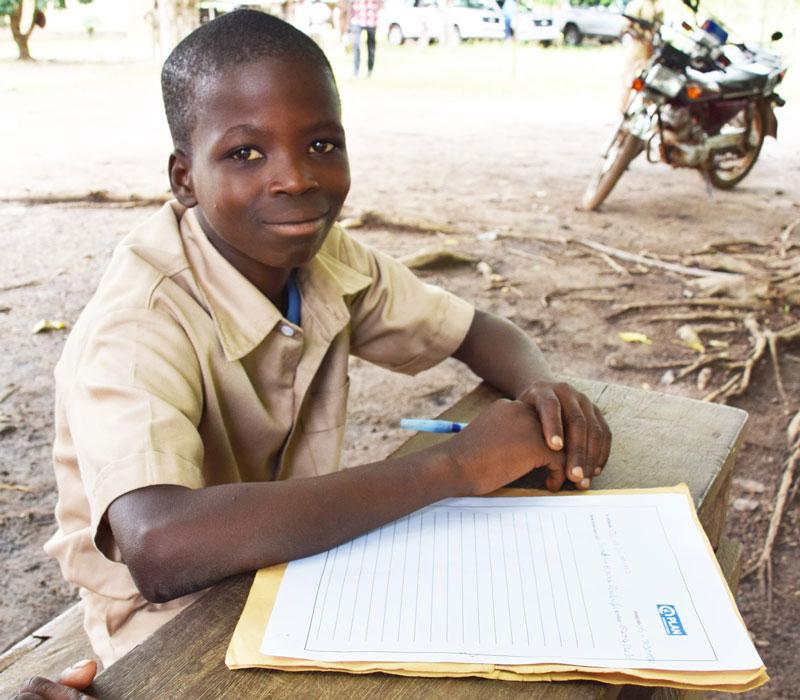 Fadderbarn fra Togo skriver brev til fadderbarnet
