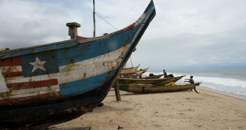 Båter på strand i Nigeria