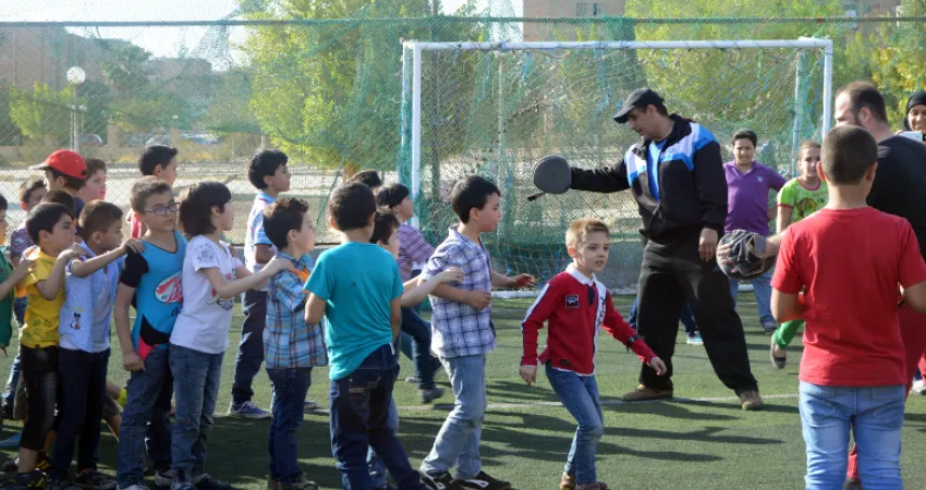 Unge, syriske flyktninger spiller sport i flytningeleir i Egypt