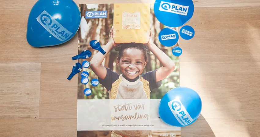 Barnehage: Basarpakke fra Plan, plakat, ballonger, buttons og klistremerker. Foto.
