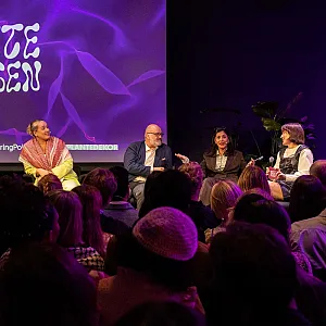 Jenteprisen 2024 med panel på scenen