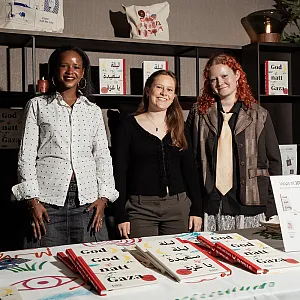 URO-medlemmer selger bøker for Plan