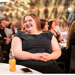 Nominert Anine Olsen somn ler på Jenteprisen 