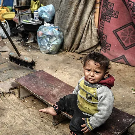 Liten gutt er sulten og lei seg i Gaza
