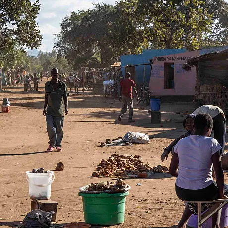 Viser omgivelser i en landsby i Malawi