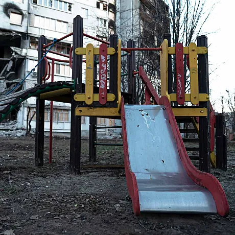 Lekeapparater og ruiner i Ukraina