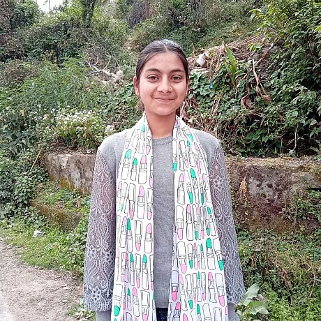 Sneha fra India ser inn i kamera