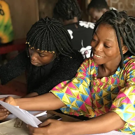 Jente på skolebenken i Sierra Leone