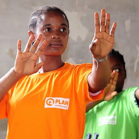 Ungdom i selvforsvars kurs i Kamerun