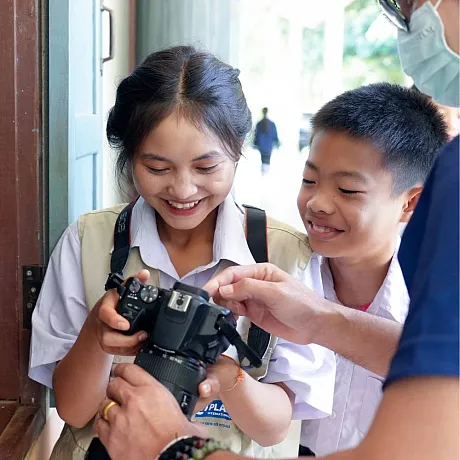 Ungdom med et kamera i Laos