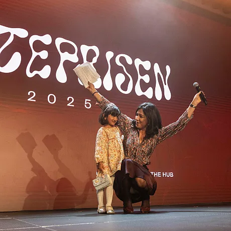 Ayesha Wolasmal vinner Jenteprisen 2025