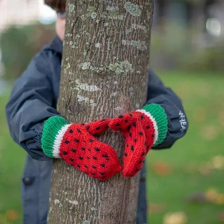 Selbuvotter for fred med vannmelon mønster. 