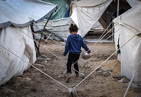 Fatimas bilde av jente blant telt