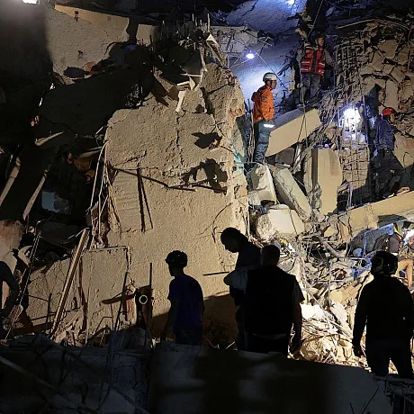 Redningsarbeid etter jordskjelvet i Venezuela. Foto: Reuters