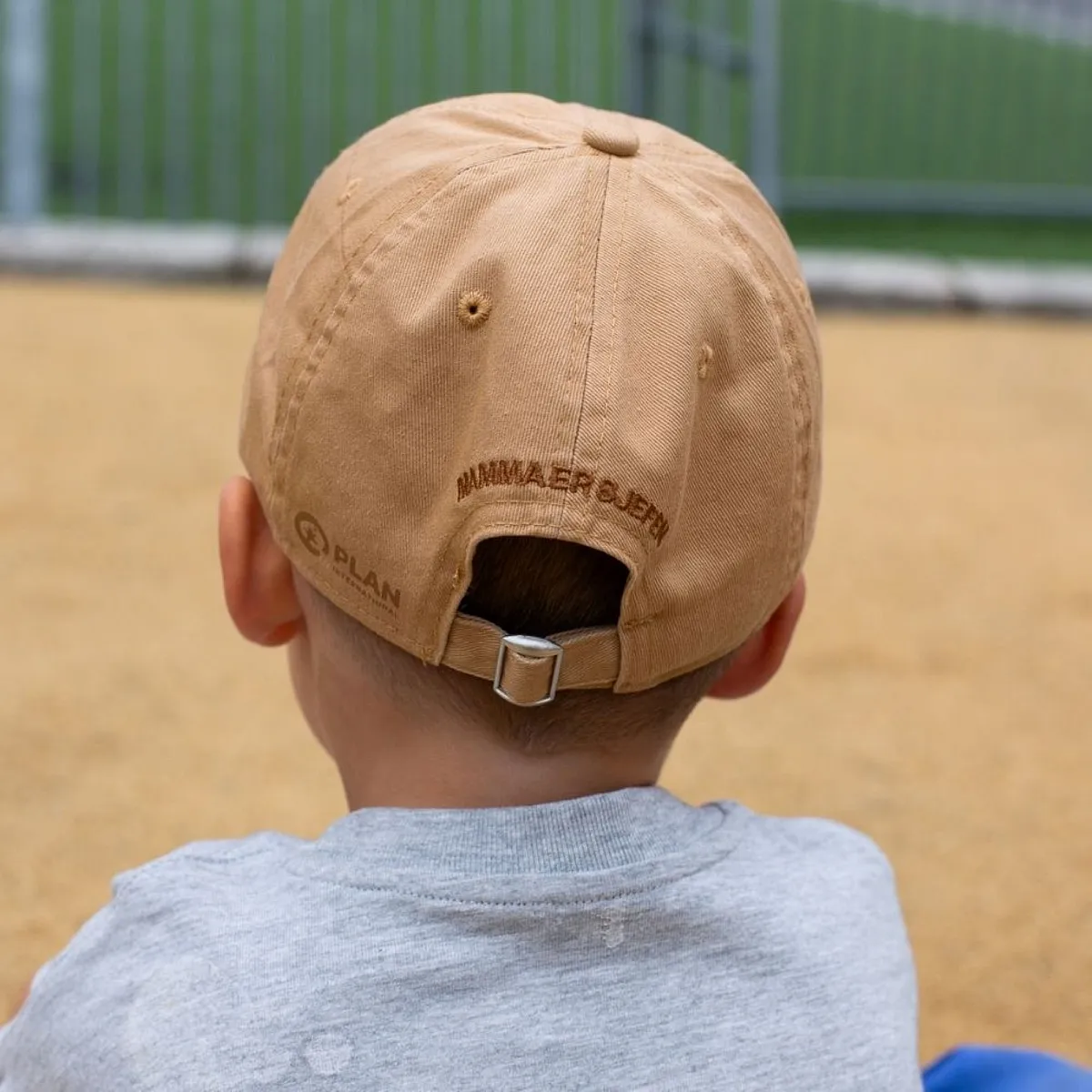 Gaver med mening: Barnecaps, Mamma er sjefen. Miljø. Foto.