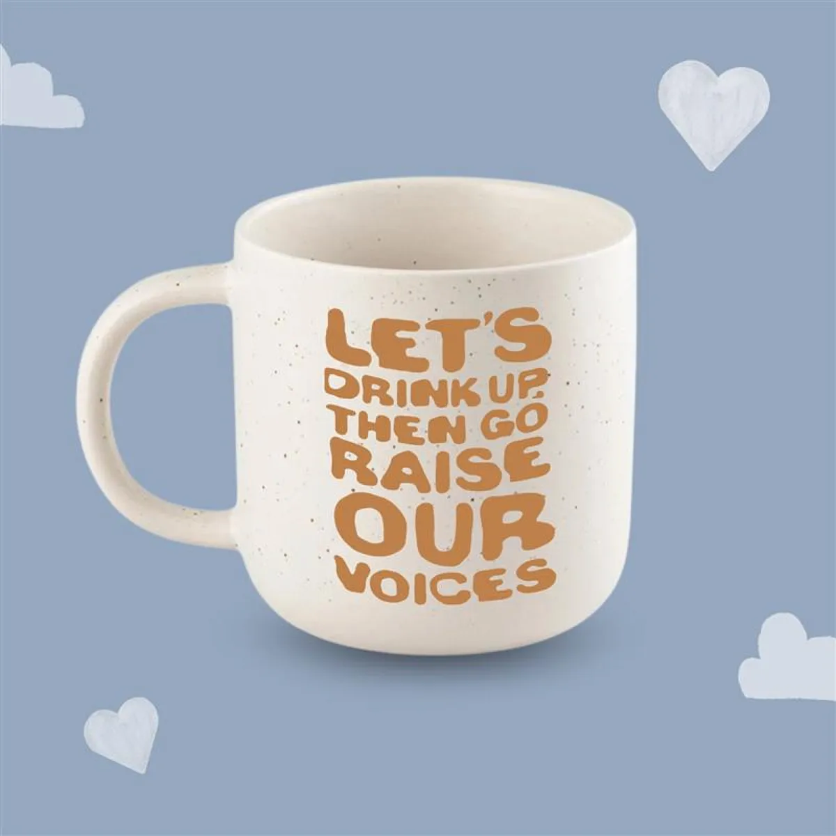 Gaver med mening: Kopp Raise Our Voices. Farget bakgrunn.