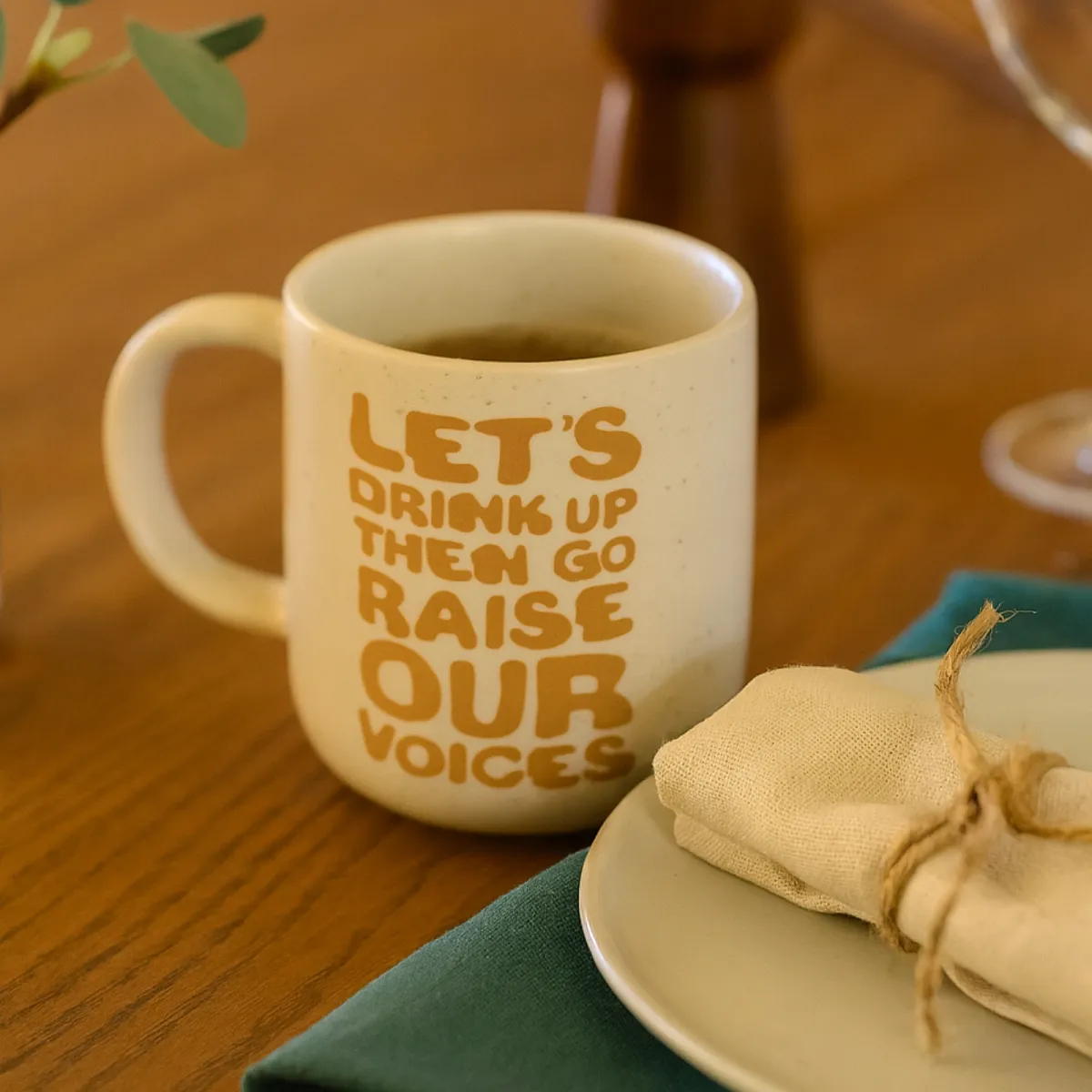 Gaver med mening: Kopp Raise Our Voices. Miljø.