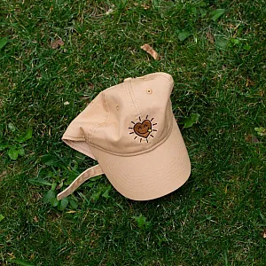 Gaver med mening: Barnecaps, Mamma er sjefen. Miljø. Foto.