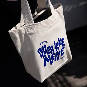 Gave med mening: Lite handlenett "Du er ikke alene". Miljø. Foto.