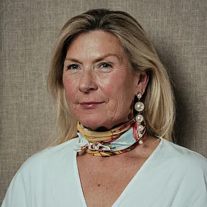 Gaver med mening:  Skjerf "Thea". Miljø. Foto.