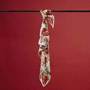 Gaver med mening:  Skjerf "Thea". Miljø. Foto.