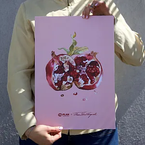 Gaver med mening: Plakat, Thea x granateple, rosa, miljø. Foto.